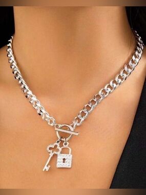 💎 NEW 💎 Silver Chain Necklace with Key and Lock Charms 💎